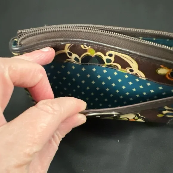 Fossil Key-Per Coated Canvas Purse Wristlet Floral Print Multicolor Zip Closure. - Picture 4 of 9